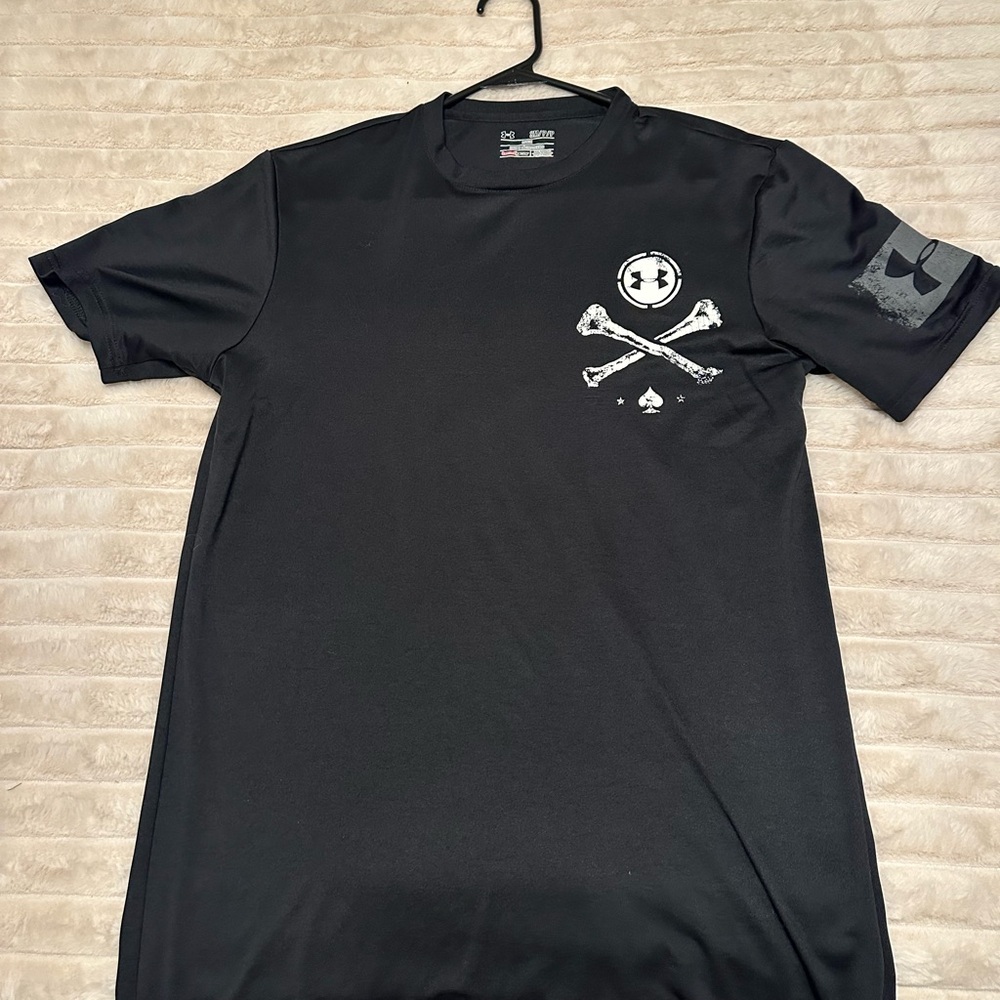 Under Armour Black Skull Graphic Tee
